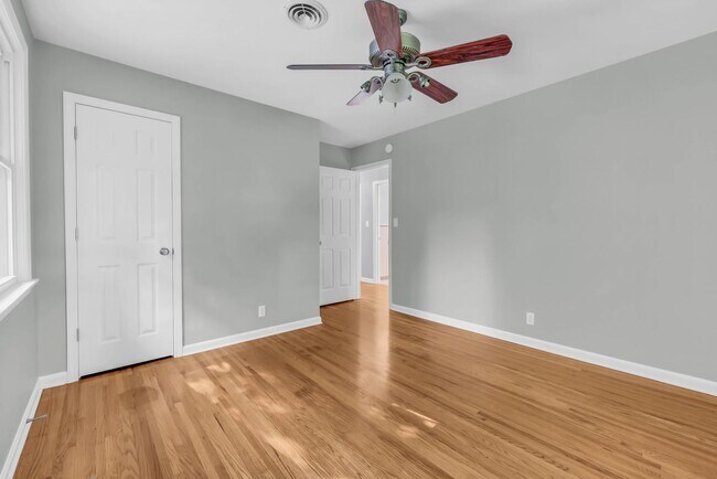 Building Photo - 613 Channell Dr
