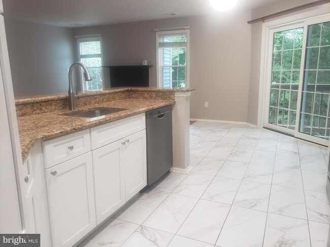 Building Photo - 5032 Beech Ct