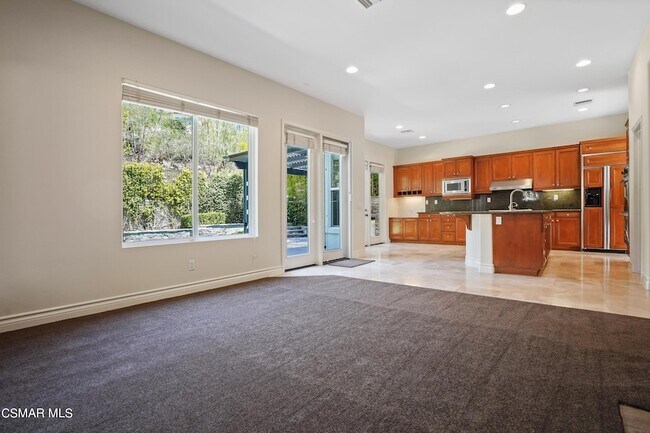 Building Photo - 6077 Mandeville Pl