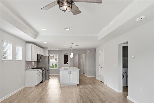 Building Photo - 532 Hereford Ln