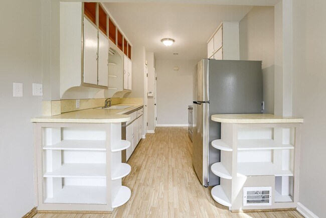 Building Photo - Happy Hollow 3 Bedroom!!
