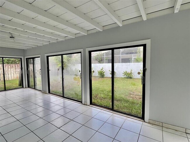 Building Photo - 8867 SW 16th St