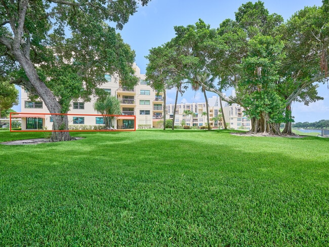 Building Photo - 374 Golfview Rd