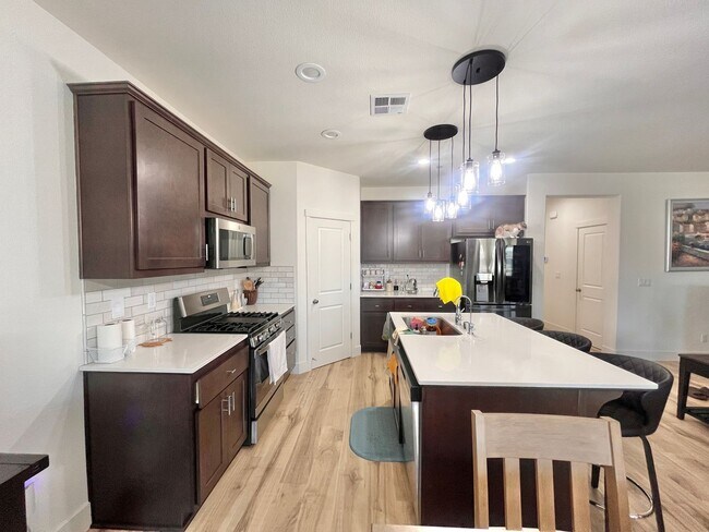 Building Photo - Beautiful 4 Bedroom, 2 Bath Home with Solar — in Prime Location!