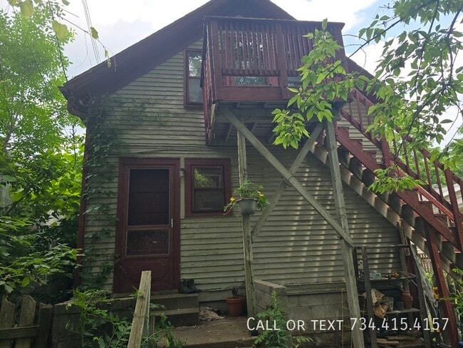 Building Photo - 110 E Summit-