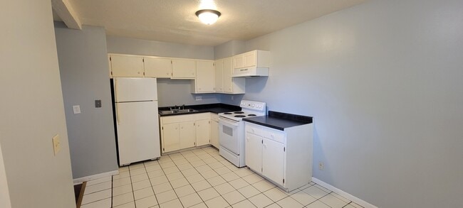 Building Photo - 905 W 24th St