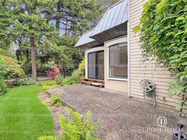 Building Photo - "RARE Downtown Bellevue Condo with Attache...
