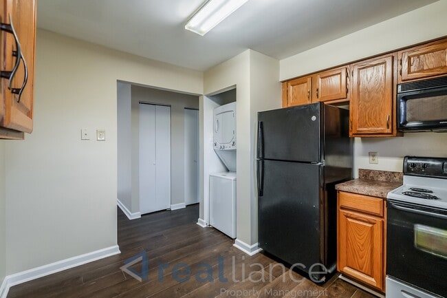 Building Photo - 8701 Grasmere Ct