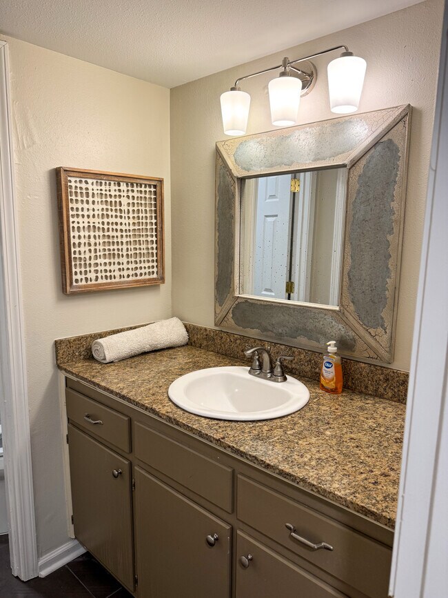 Building Photo - 206 Park Lane