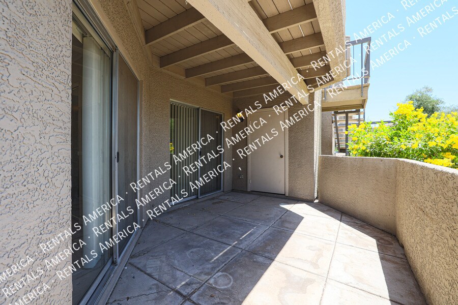 Building Photo - 1720 E Thunderbird Rd