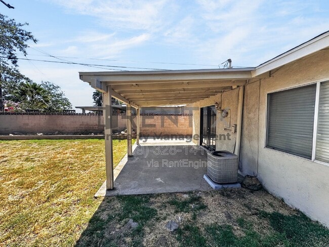Building Photo - 12995 Chestnut Ave