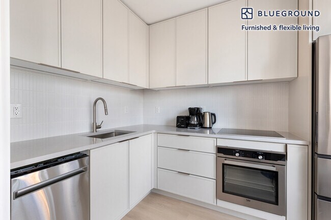 Building Photo - 150 Lawrence St