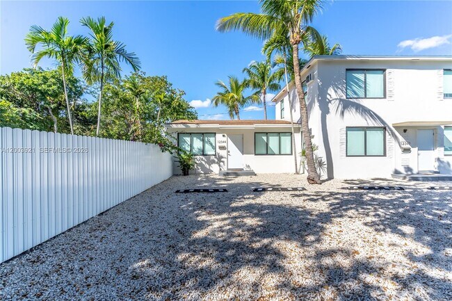 Building Photo - 12344 NE 9th Ave