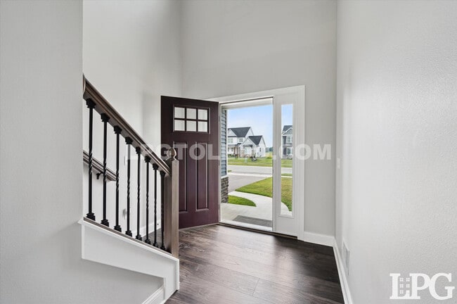 Building Photo - 1038 Stoneleigh Rd