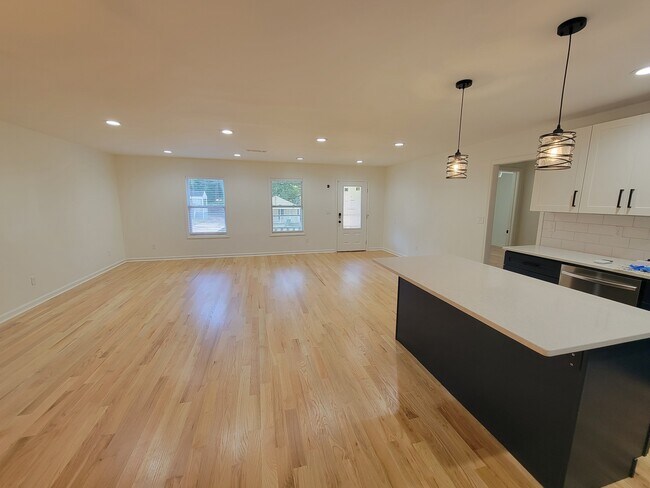 Living Area - 1131 Montreat Ave SW