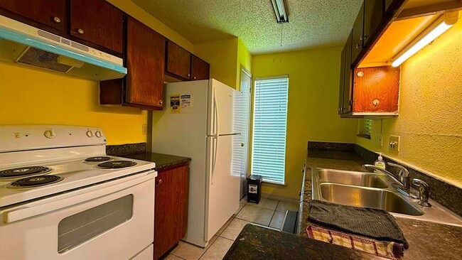 Building Photo - 8360 Jorine Dr
