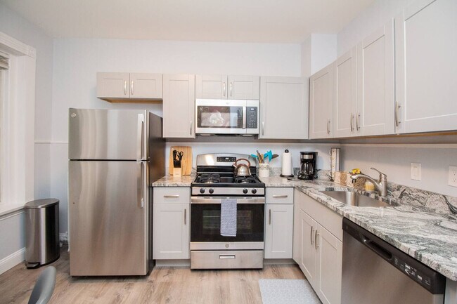 Building Photo - 636 Washington St