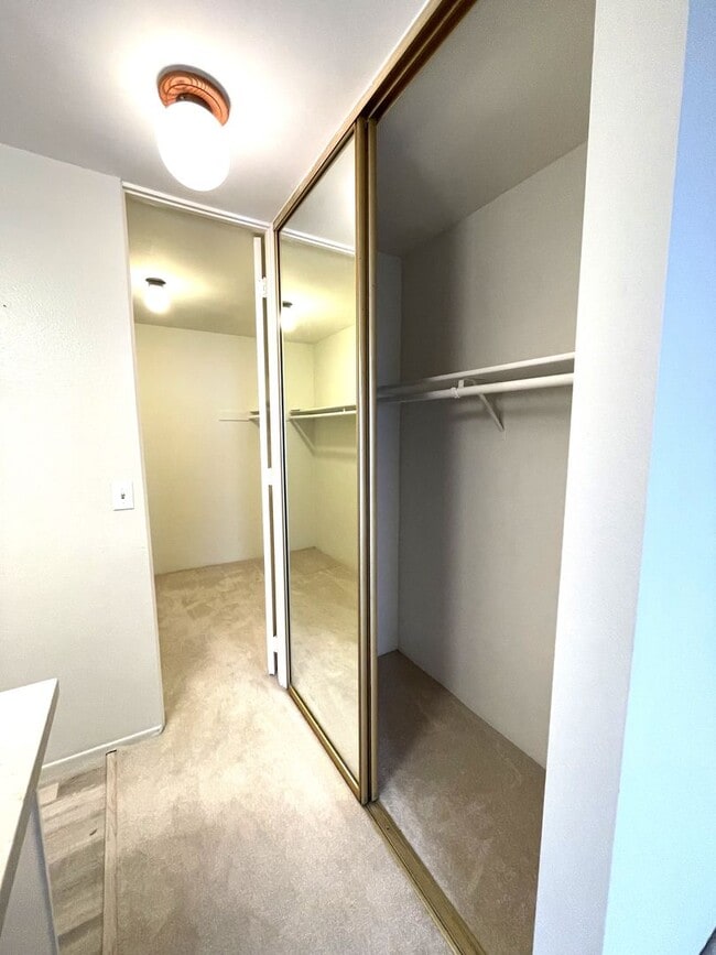 Building Photo - Ocean view updated 2 bed, 2 bath  condo in...