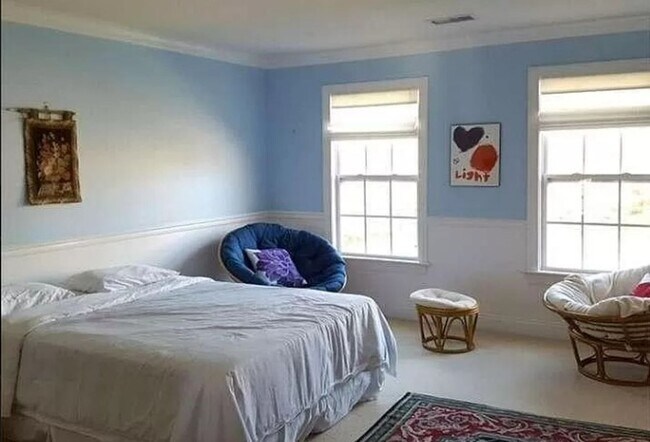Building Photo - 5 Bedroom 4.5 Bathroom Single Family Home ...