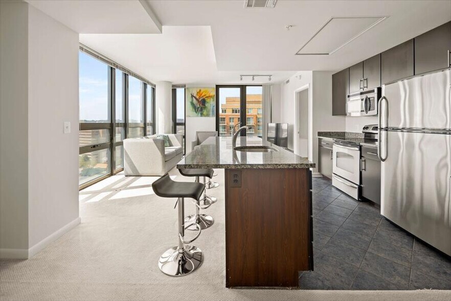 Building Photo - 1405 S Fern St