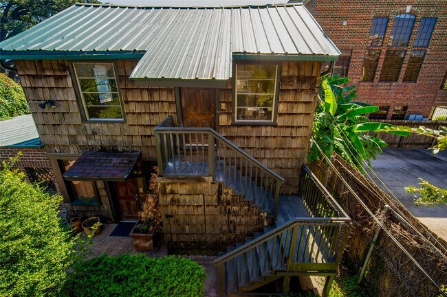 Building Photo - 811 Sul Ross St