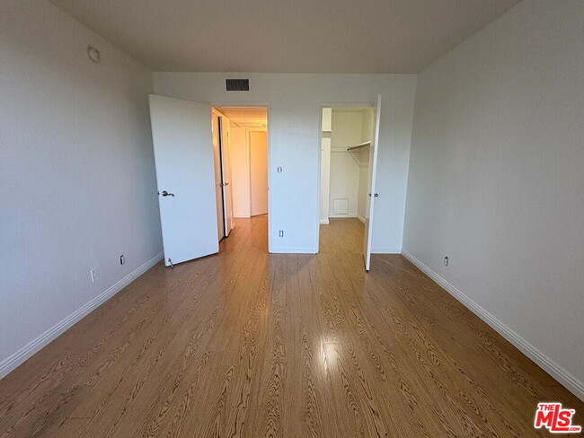 Building Photo - 12830 Burbank Blvd