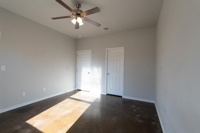 Building Photo - 208 Lowes Blvd