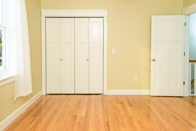 Building Photo - 819 S Morton St