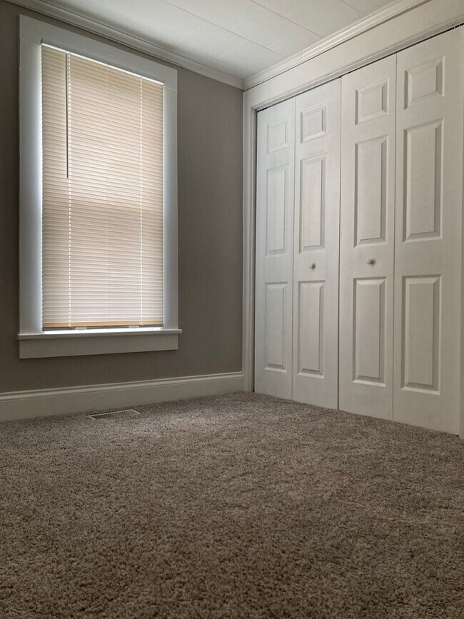 Building Photo - Super cute, newly renovated 3 bed, 1 bath ...