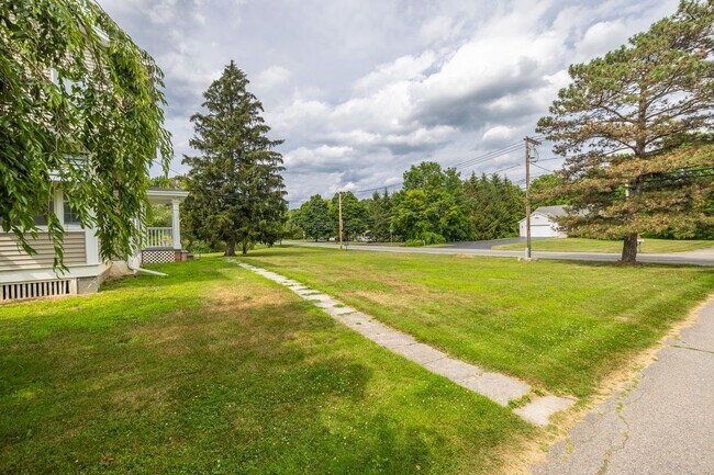 Building Photo - 757 Holt Rd