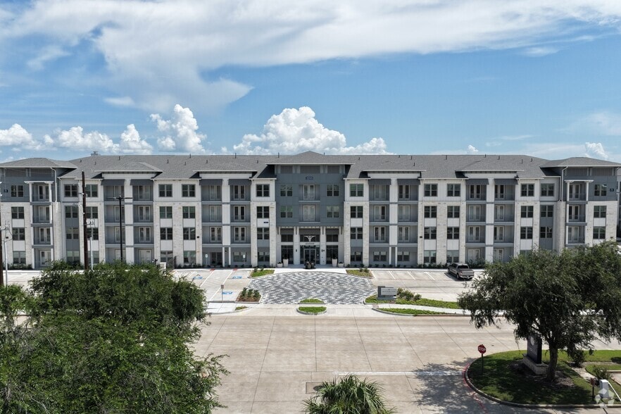 Building Photo - Waterline