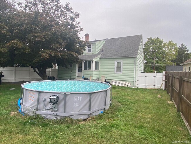 Building Photo - 7 Woods Pl