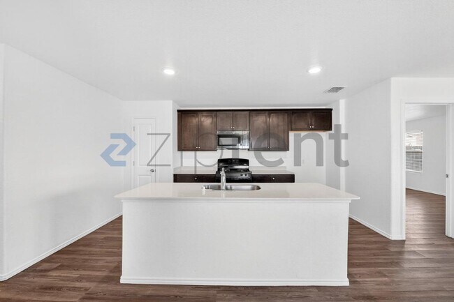 Building Photo - 900 Wildflower St