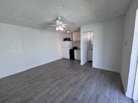 Building Photo - 2131 Washington St NE