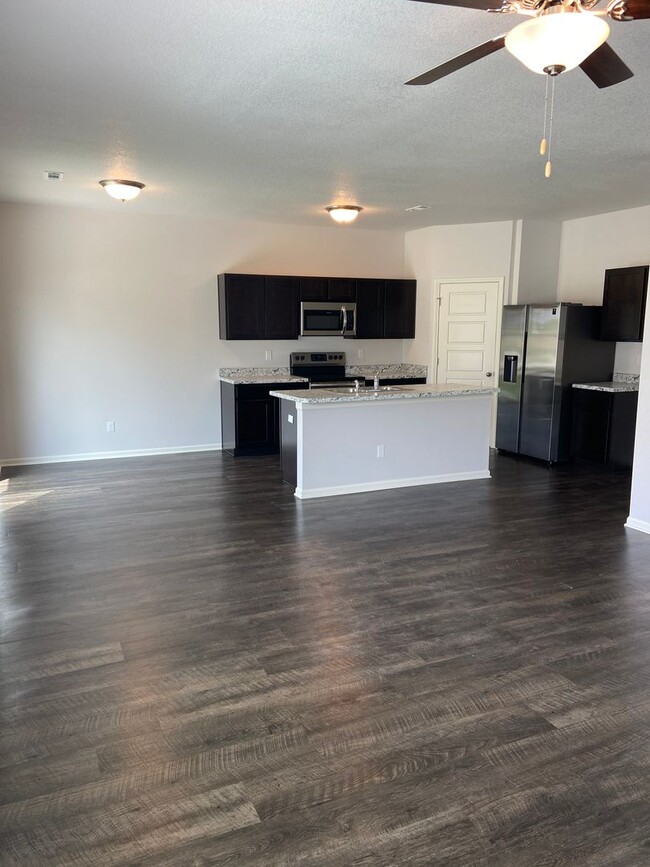 Building Photo - *Pre-leasing* Three Bedroom | Two and a Ha...