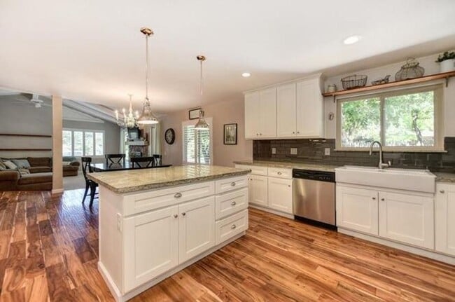 Building Photo - SKYRIDGE HOUSE