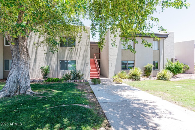 Building Photo - 4201 E Camelback Rd