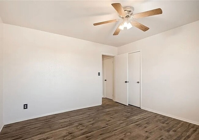 Building Photo - 3 bedroom 2 bath house
