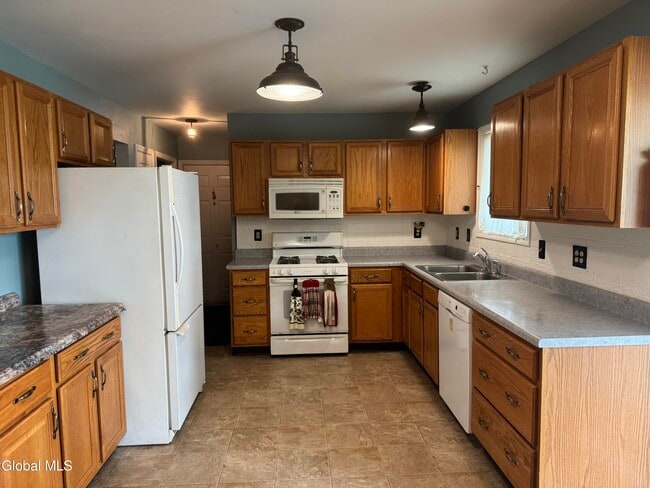 Building Photo - 1 Robin Hood Ct