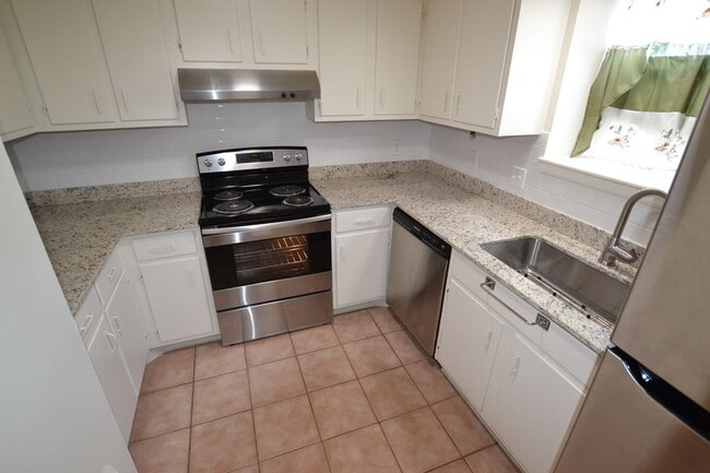 Building Photo - MOVE IN SPECIAL!  Newly updated, 2 bedroom, 2 bath Condo at Westdale Club Condos