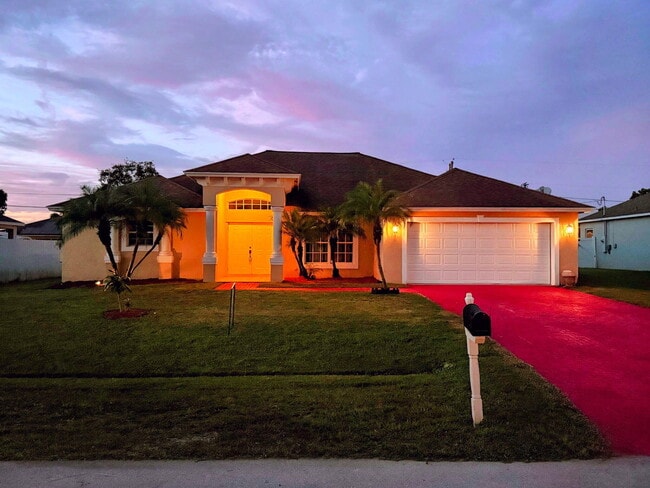 Building Photo - 729 SW Sardinia Ave