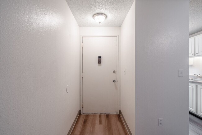 Building Photo - St. Johns 1 bedroom 1 bath in park-like setting.