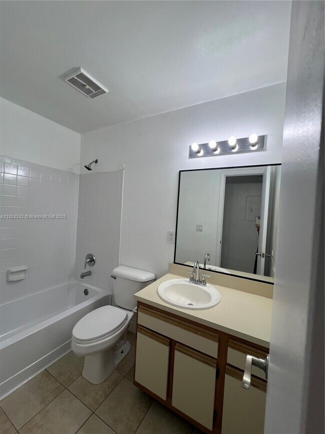 Building Photo - 1227 SW 46th Ave