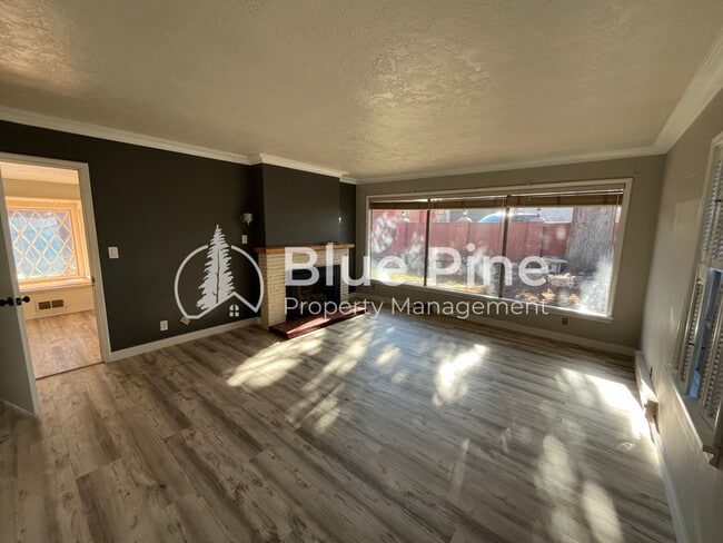 Building Photo - 175 W 17th St