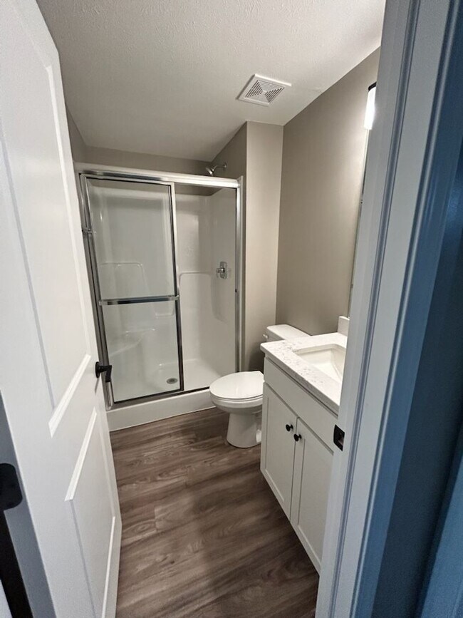 Building Photo - Modern Comfort Meets Effortless Living at ...