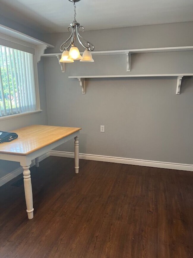 Building Photo - Kaysville 4 Bedroom, 2.5 Baths, big 2 car ...