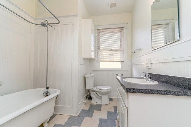 Building Photo - 1230 Kings Hwy