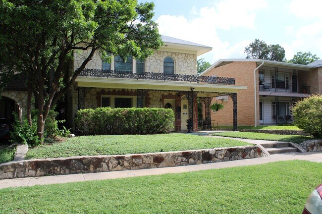 Building Photo - 2 BEDROOM - MONTE VISTA