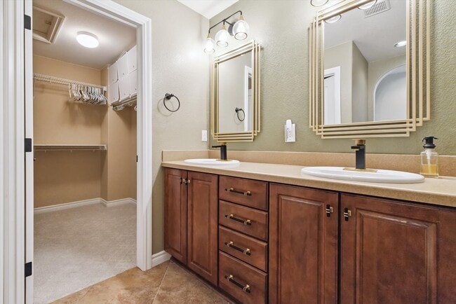 Building Photo - 9218 Viaggio Way