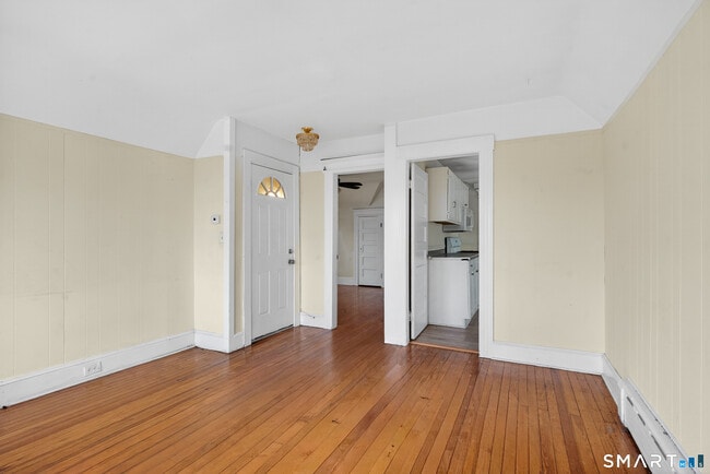 Building Photo - 361 Ridgefield Ave